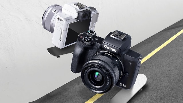 Canon EOS M50 Mark II bakal jadi starter pack lo yang paling oke buat bikin konten vlog nih!